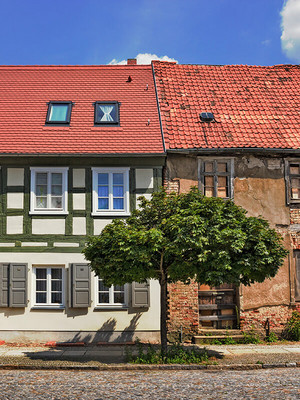 Altbau vor und nach Sanierung