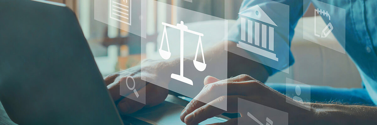 Laptop mit schwebenden Icons