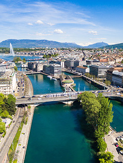 Vista a volo d'uccello di una città svizzera