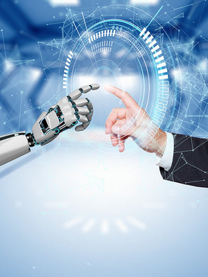 Digitalisierung im Immobilienmarkt: Menschliche Hand berührt Roboterhand