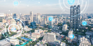 Stadt mit verschiedenen technologischen Ikons