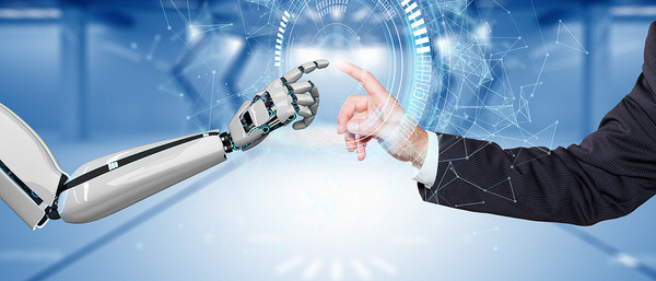 Robotterhand berührt Menschenhand