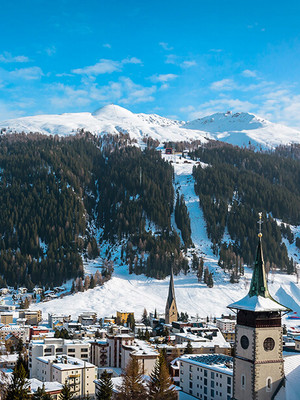 Vogelperspektive auf Davos in der Schweiz