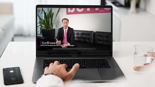 Un candidat consulte la présentation de l'entreprise en ligne