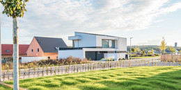 Einfamilienhaus in einer Siedlung