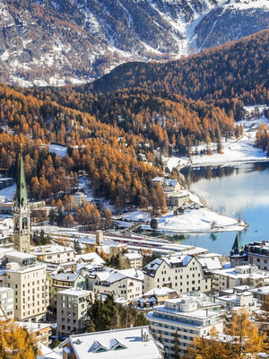 Rassemblement de maisons à St. Moritz