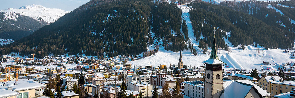 Vogelperspektive auf Davos in der Schweiz
